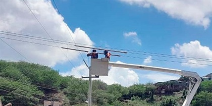 La empresa Air-e adelanta diálogos con líderes de la comunidad del sector eléctricamente subnormal del 8 de diciembre en Santa Marta, debido al daño que se presenta en un transformador.