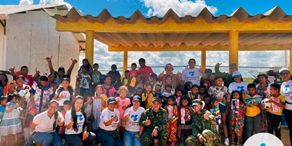 En el marco de la celebración de las Fiestas de Navidad, el Voluntariado Air-e entregó regalos a cerca de 150 niños de la comunidad indígena Yotojorotshi, ubicada en zona rural de Maicao.