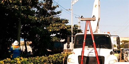 Personal técnico de la empresa de energía Air-e trabajará este domingo 14 de enero en la instalación de líneas e elementos eléctricos requerido por empresa privada sobre la Vía 40, en zona industrial de Barranquilla.