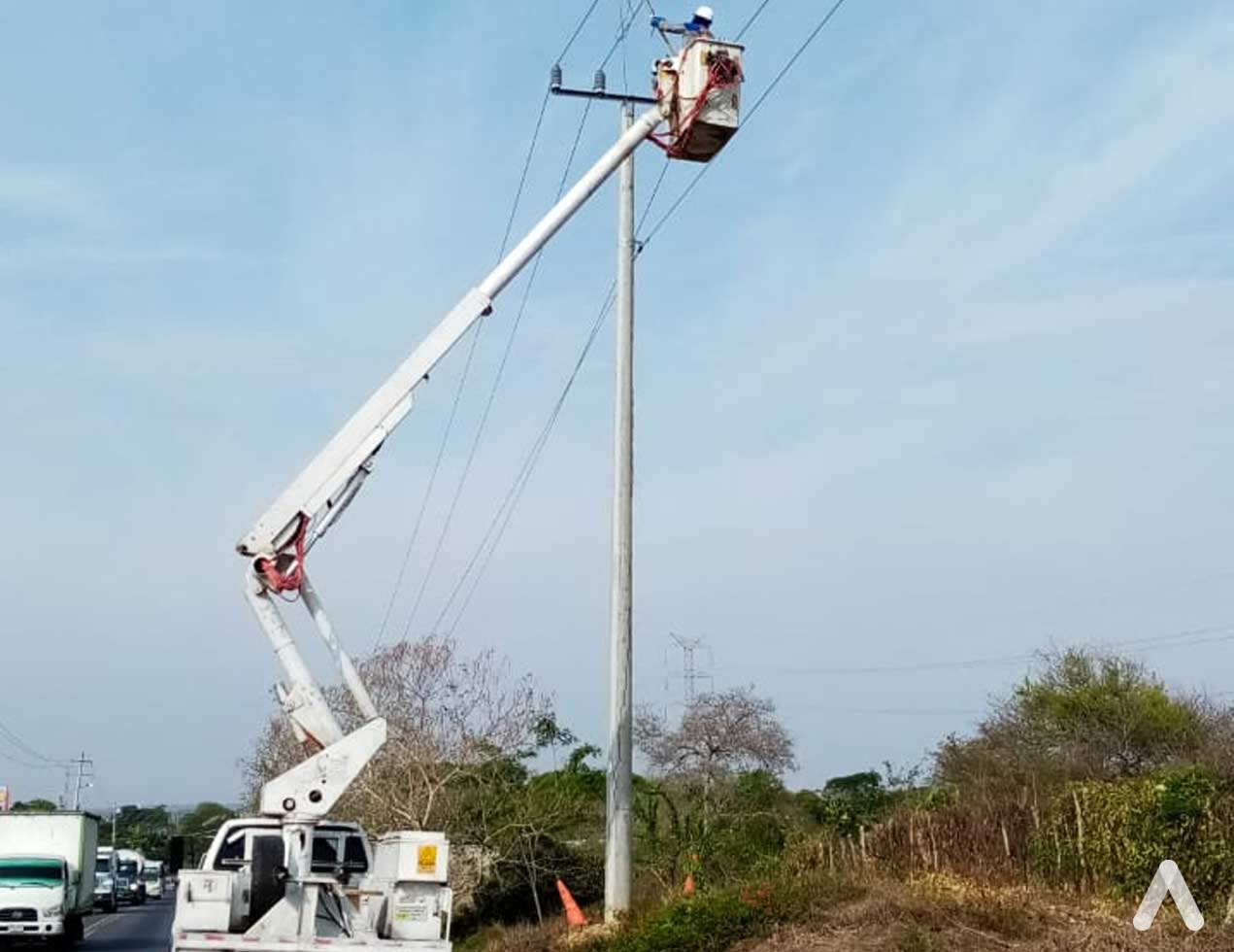 Trabajos eléctricos en zona rural de Sabanalarga y Puerto Velero 