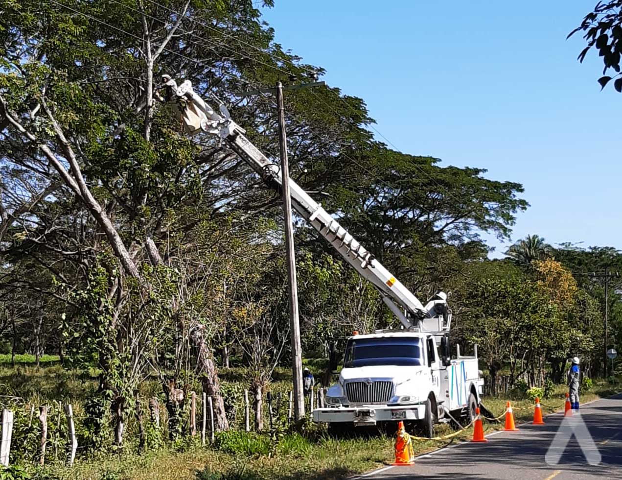 Air-e realiza mantenimientos eléctricos preventivos en Sitionuevo