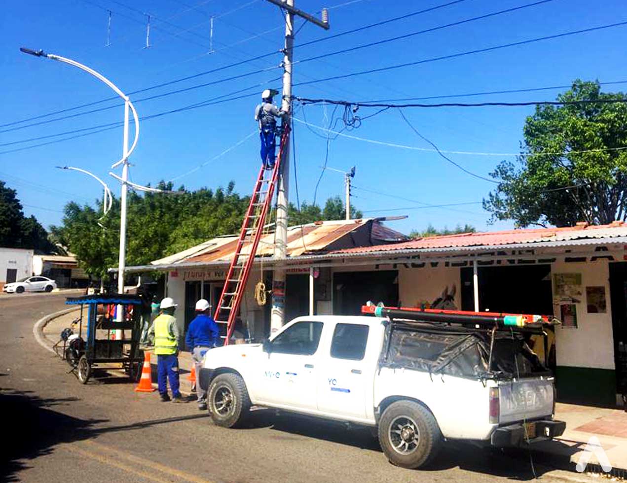 Varios establecimientos comerciales de Hatonuevo hurtaban energía conectándose al alumbrado público con líneas subterráneas 
