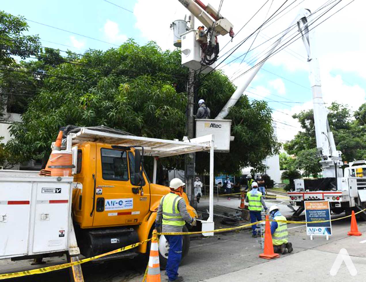 Instalan nuevas redes y postes en el barrio Alto Prado