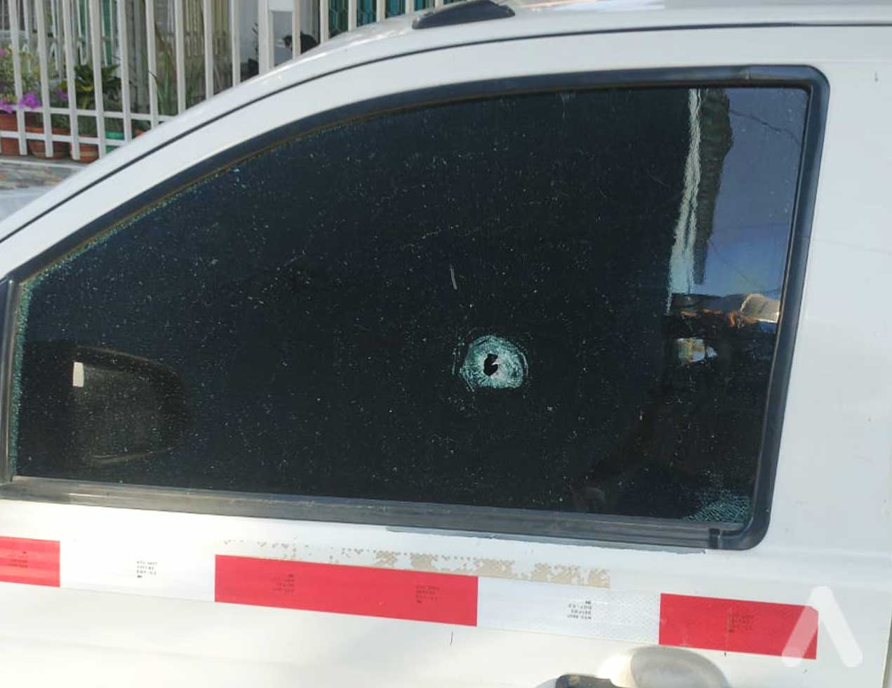 Disparan contra vehículo contratista de Air-e en el barrio Los Almendros