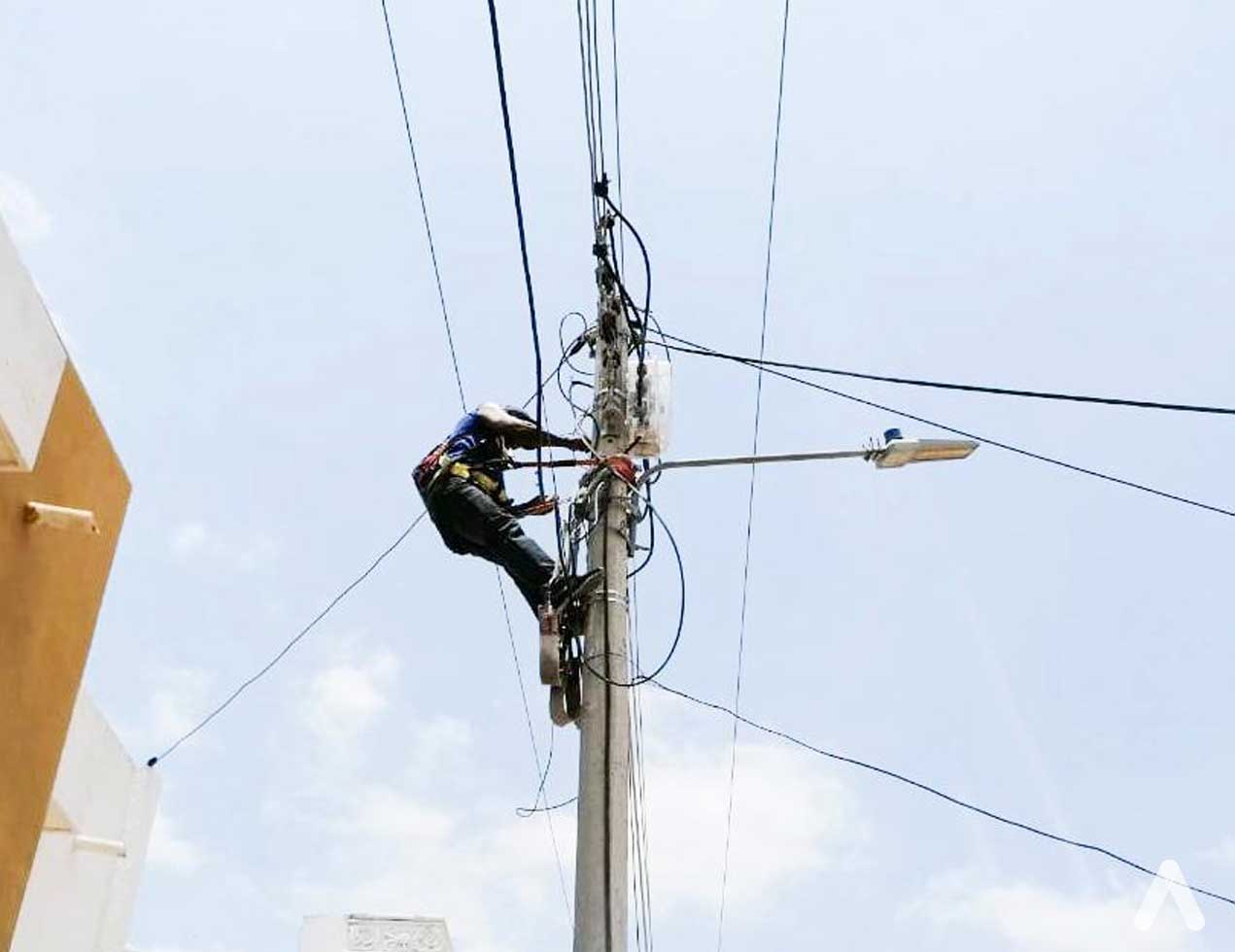Sancionado con comparendo de la Policía por manipular redes eléctricas en Villanueva