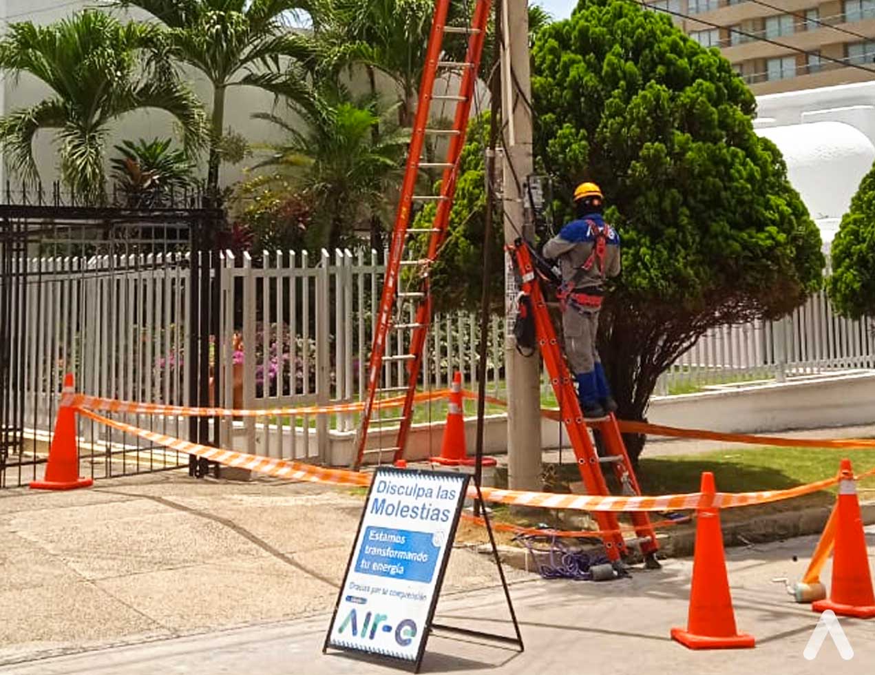 Trabajos de adecuación de redes eléctricas en sectores de Barranquilla y Soledad