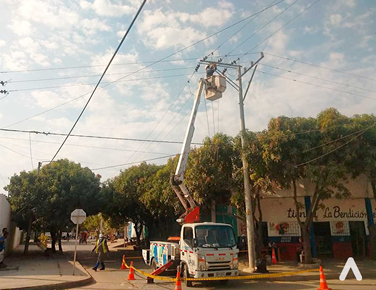 Air-e ejecuta importantes obras de mejora eléctrica en Ciénaga