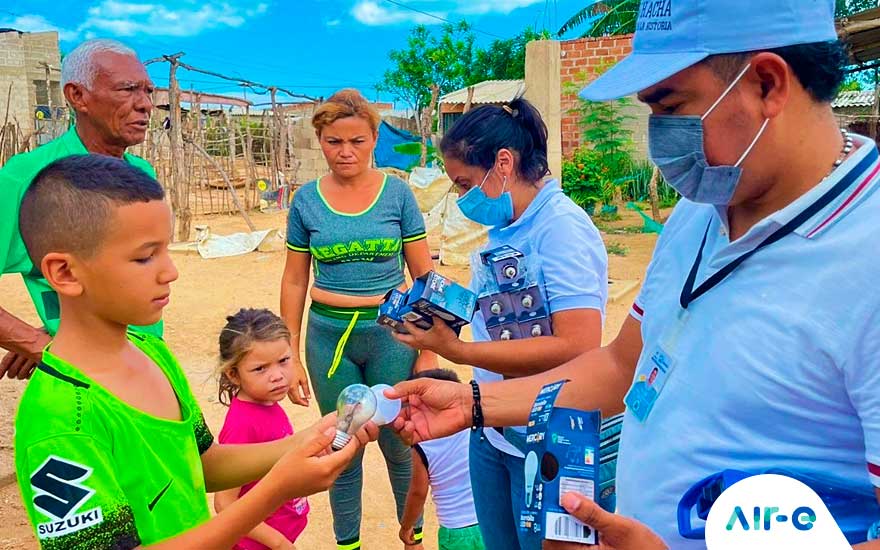 Air-e realizó “cambiatón” de bombillos de alto  consumo por ahorradores en el barrio Las Marías