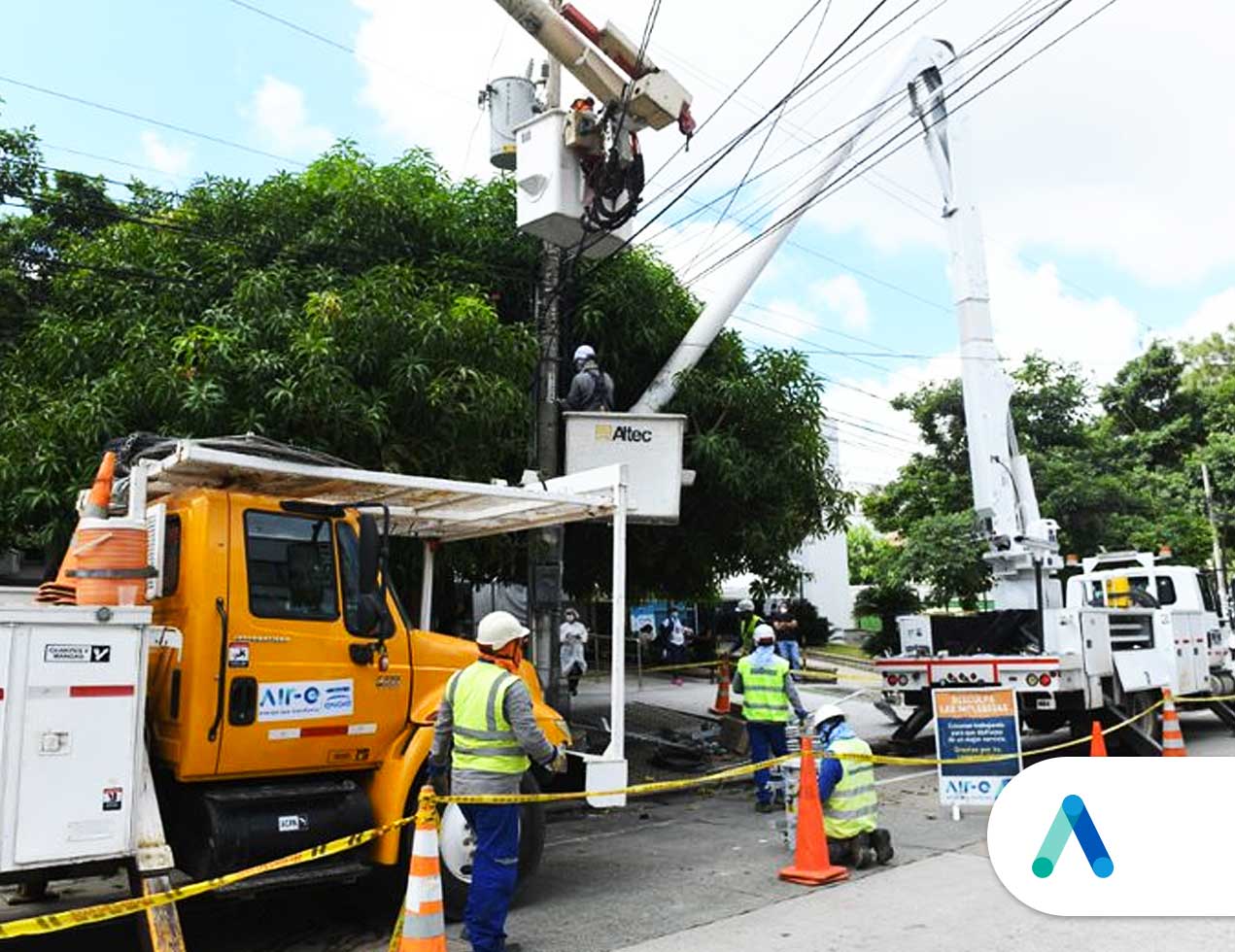 Ejecutan obras de mejora de redes eléctricas en el barrio El Golf