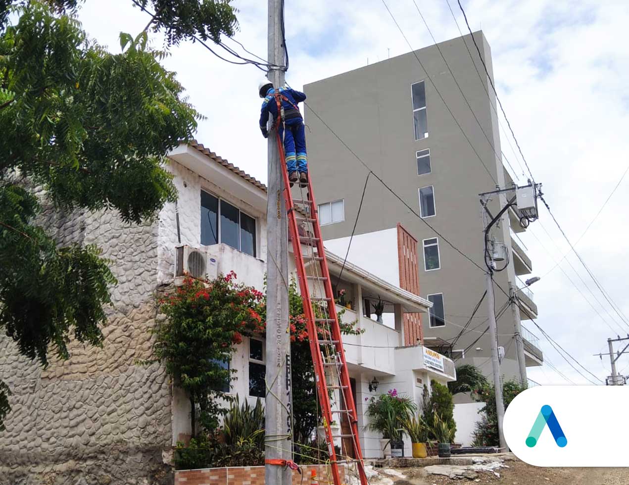 Instalan nuevas redes eléctricas  en el centro de Puerto Colombia